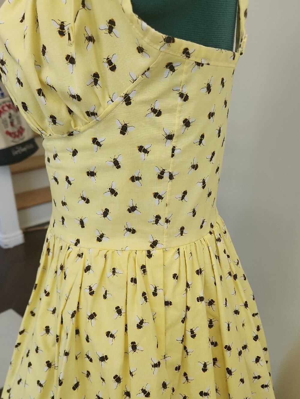 🐝 Yellow Tie-Shoulder Sundress with Bee Print SZ S/M - Picture 7 of 12